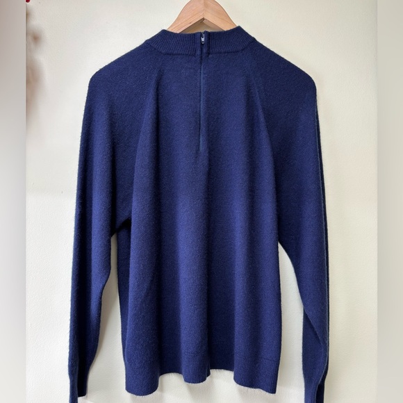 Vintage Soft Lord & Taylor Navy Blue Sweater - Men's size 44 (Large) - Picture 6 of 7